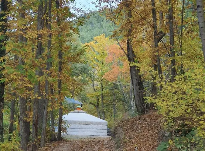 Camping Le P'tit Bonheur مكان تخييم *