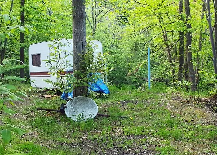 Camping Le P'tit Bonheur * Escaro