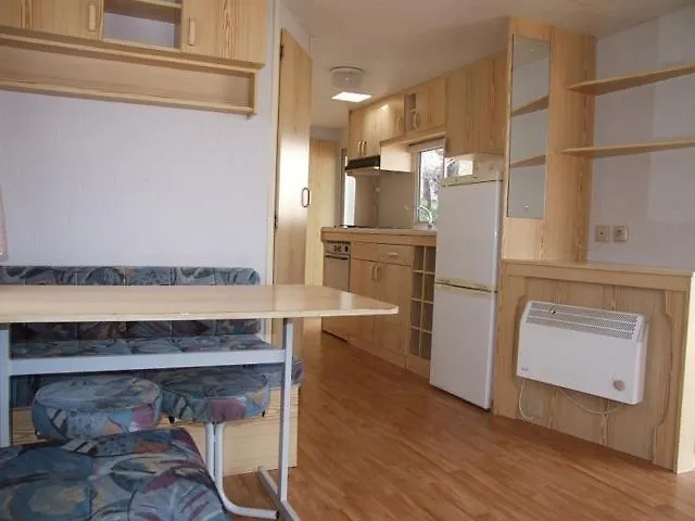 مكان تخييم Camping Le P'tit Bonheur *