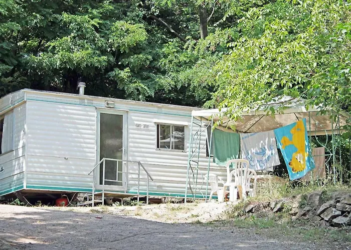 Camping Le P'tit Bonheur مكان تخييم Escaro