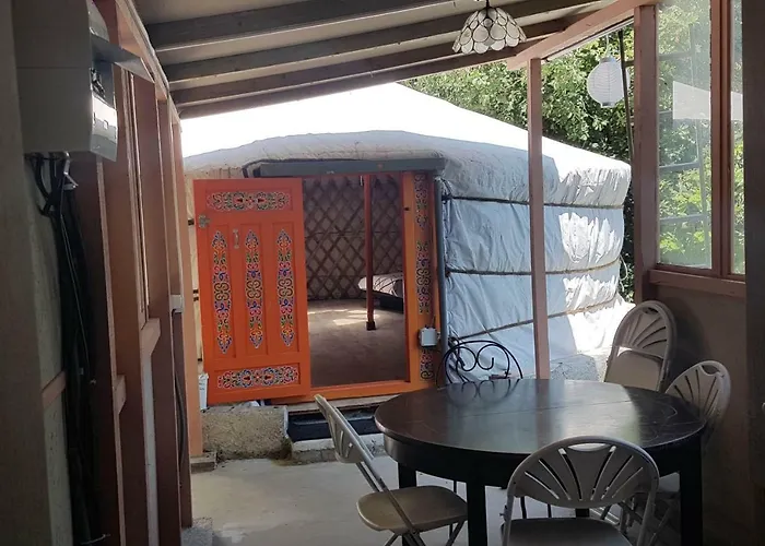 Camping Le P'tit Bonheur مكان تخييم *